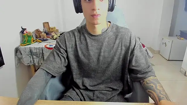 Snapshot of Balo_lovers chatting on 03/04/25, 03:15 Balo lovers online show from 03/04/25, 03:15