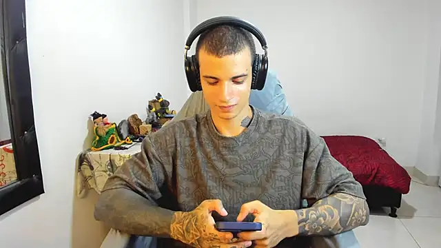 Snapshot of Balo_lovers chatting on 03/20/25, 08:08 Balo lovers online show from 03/20/25, 08:08