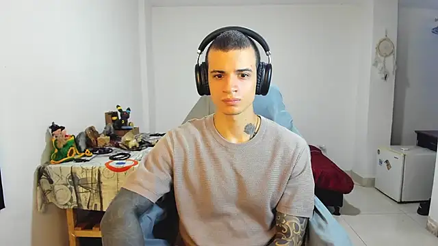 Snapshot of Balo_lovers chatting on 03/22/25, 02:14 Balo lovers online show from 03/22/25, 02:14