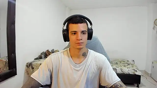 Snapshot of Balo_lovers chatting on 11/04/25, 03:55 Balo lovers online show from 11/04/25, 03:55