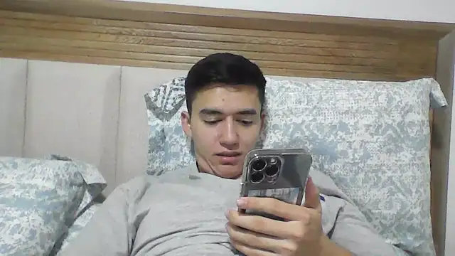 Snapshot of Estebitan_vm chatting on 09/28/25, 05:35 Estebitan vm online show from 09/28/25, 05:35