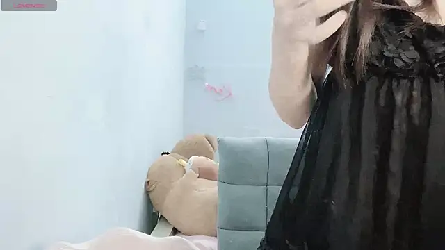 Snapshot of tanhxiu chatting on 12/14/24, 08:13 tanhxiu online show from 12/14/24, 08:13