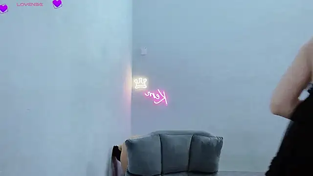 Snapshot of tanhxiu chatting on 01/12/25, 06:49 tanhxiu online show from 01/12/25, 06:49