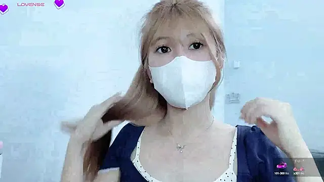 Snapshot of tanhxiu chatting on 02/21/25, 01:33 tanhxiu online show from 02/21/25, 01:33