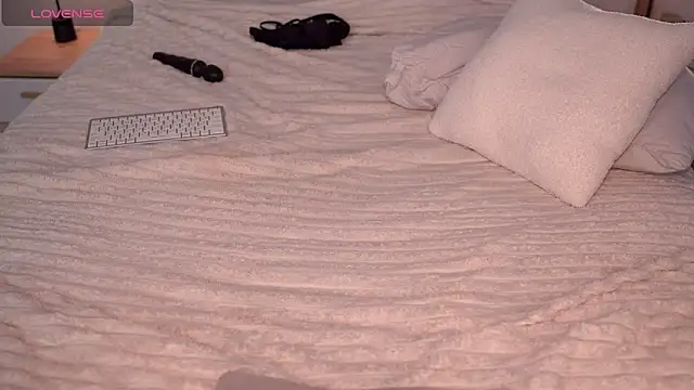 Snapshot of arielbell_ chatting on 01/24/25, 12:41 arielbell online show from 01/24/25, 12:41