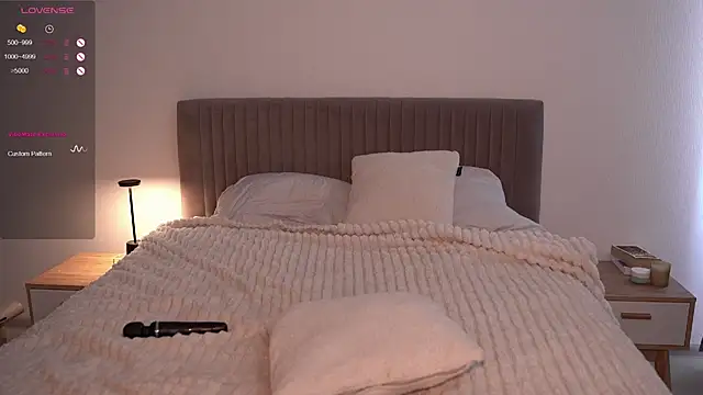 Snapshot of arielbell_ chatting on 09/29/25, 11:59 arielbell online show from 09/29/25, 11:59