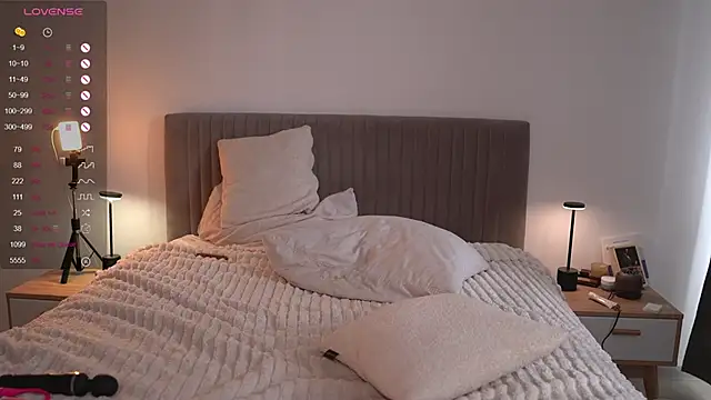 arielbell  online show from 04/23/26, 01:02