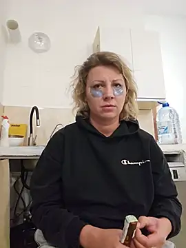 Snapshot of zarina3003 chatting on 06/01/26, 08:43 zarina3003 online show from 06/01/26, 08:43