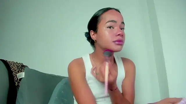 meghanSusexx online show from 11/13/25, 07:13