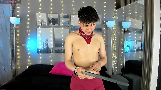 Snapshot of noah_and_rose chatting on 11/07/25, 07:58 noah and rose online show from 11/07/25, 07:58