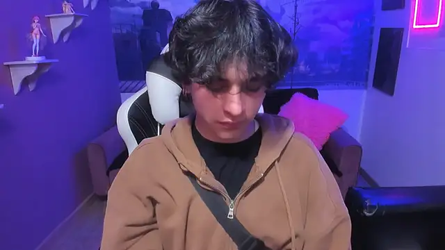 Snapshot of Luke_Howland chatting on 12/17/24, 03:39 Luke Howland online show from 12/17/24, 03:39