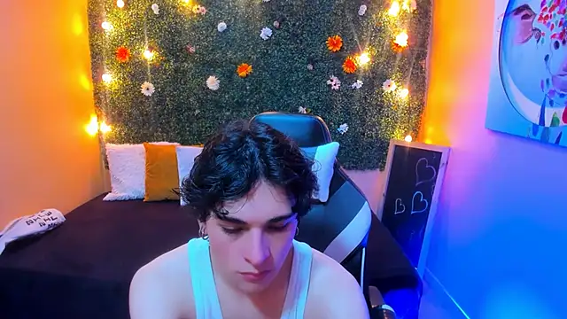 Snapshot of Luke_Howland chatting on 12/18/24, 08:36 Luke Howland online show from 12/18/24, 08:36