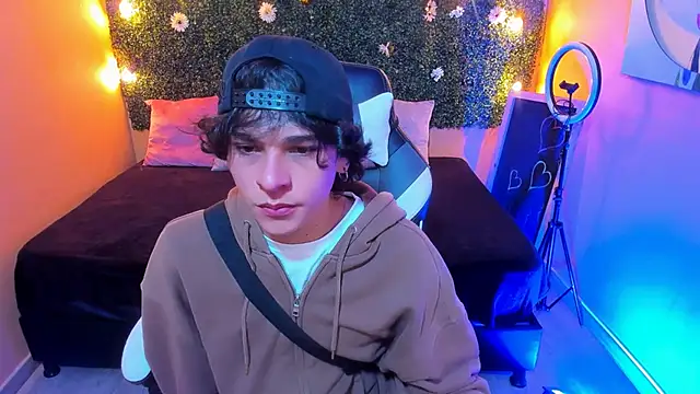 Snapshot of Luke_Howland chatting on 01/10/25, 08:15 Luke Howland online show from 01/10/25, 08:15