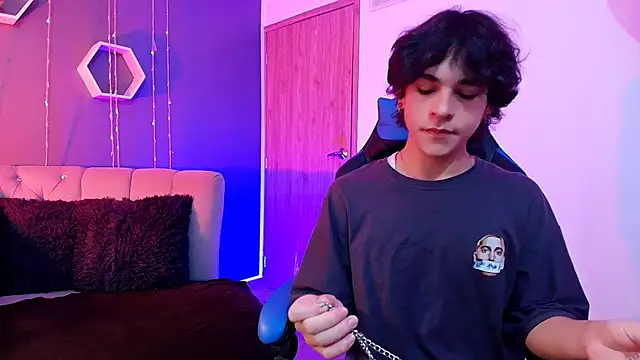 Snapshot of Luke_Howland chatting on 01/12/25, 08:25 Luke Howland online show from 01/12/25, 08:25