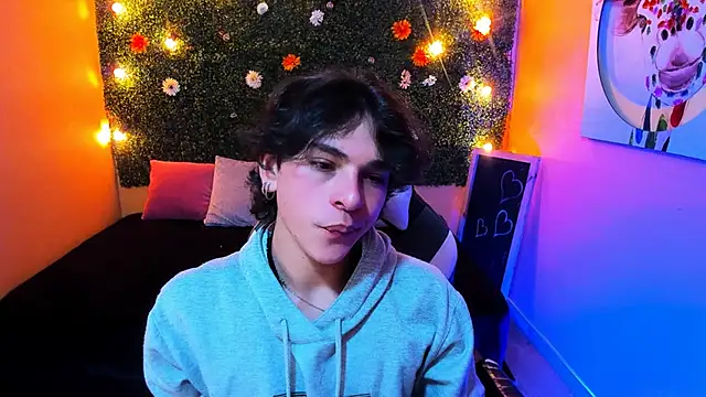 Snapshot of Luke_Howland chatting on 01/13/25, 08:15 Luke Howland online show from 01/13/25, 08:15