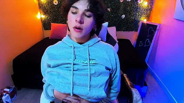 Snapshot of Luke_Howland chatting on 01/13/25, 11:17 Luke Howland online show from 01/13/25, 11:17