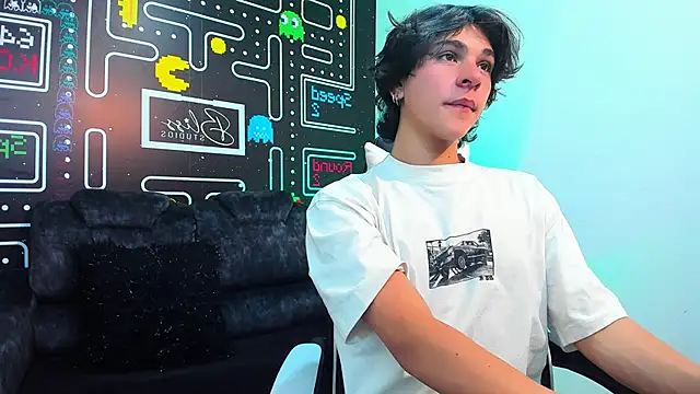 Snapshot of Luke_Howland chatting on 01/14/25, 08:26 Luke Howland online show from 01/14/25, 08:26