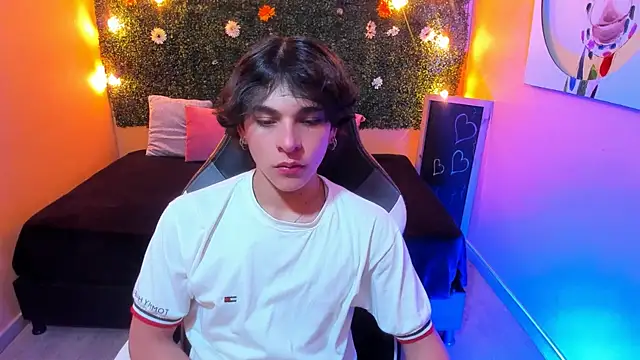 Snapshot of Luke_Howland chatting on 01/15/25, 09:41 Luke Howland online show from 01/15/25, 09:41