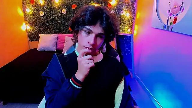 Snapshot of Luke_Howland chatting on 01/21/25, 08:11 Luke Howland online show from 01/21/25, 08:11