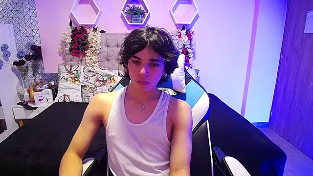 Snapshot of Luke_Howland chatting on 01/22/25, 08:17 Luke Howland online show from 01/22/25, 08:17