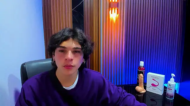 Snapshot of Luke_Howland chatting on 01/24/25, 08:22 Luke Howland online show from 01/24/25, 08:22