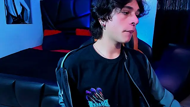 Snapshot of Luke_Howland chatting on 01/28/25, 08:15 Luke Howland online show from 01/28/25, 08:15