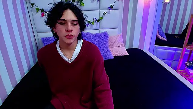 Snapshot of Luke_Howland chatting on 01/29/25, 08:35 Luke Howland online show from 01/29/25, 08:35