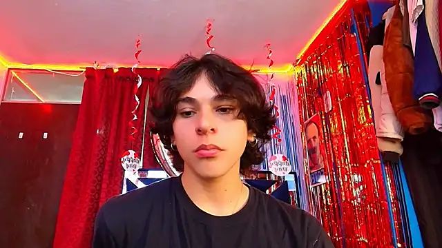 Snapshot of Luke_Howland chatting on 02/18/25, 12:04 Luke Howland online show from 02/18/25, 12:04