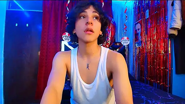 Snapshot of Luke_Howland chatting on 02/18/25, 11:52 Luke Howland online show from 02/18/25, 11:52