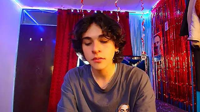 Snapshot of Luke_Howland chatting on 02/21/25, 03:01 Luke Howland online show from 02/21/25, 03:01