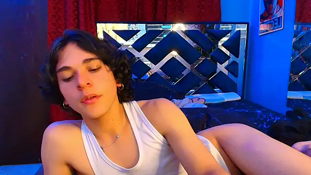 Snapshot of Luke_Howland chatting on 02/25/25, 04:35 Luke Howland online show from 02/25/25, 04:35