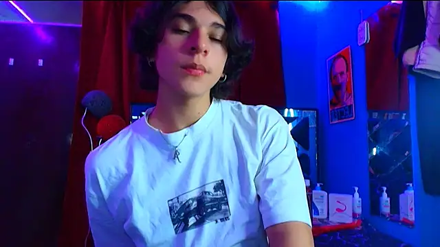 Snapshot of Luke_Howland chatting on 02/28/25, 09:23 Luke Howland online show from 02/28/25, 09:23