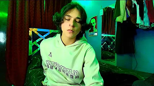 Snapshot of Luke_Howland chatting on 03/18/25, 09:21 Luke Howland online show from 03/18/25, 09:21