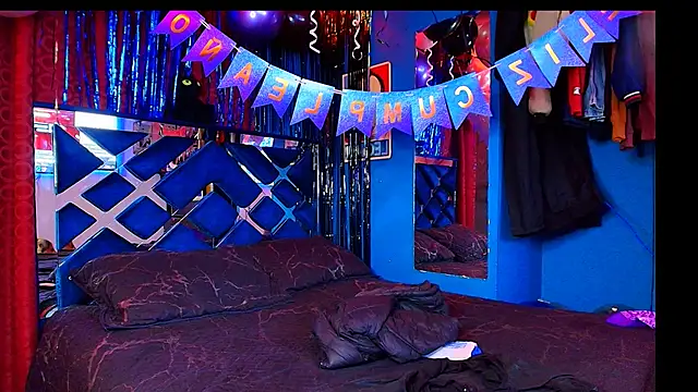 Snapshot of Luke_Howland chatting on 11/15/25, 12:52 Luke Howland online show from 11/15/25, 12:52