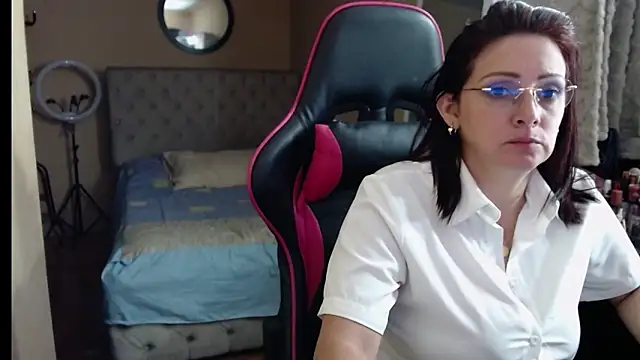 Carol Scottt online show from 12/16/25, 05:12