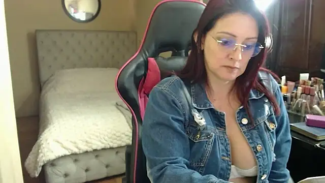 Snapshot of Carol_Scottt chatting on 06/18/26, 04:44 Carol Scottt online show from 06/18/26, 04:44