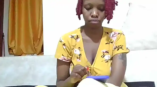 Snapshot of sexxygoldy chatting on 02/14/25, 02:07 sexxygoldy online show from 02/14/25, 02:07