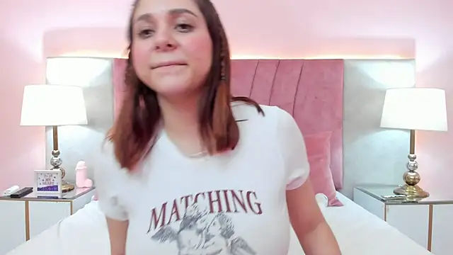 Snapshot of SophiaLaurens chatting on 01/11/25, 03:42 SophiaLaurens online show from 01/11/25, 03:42