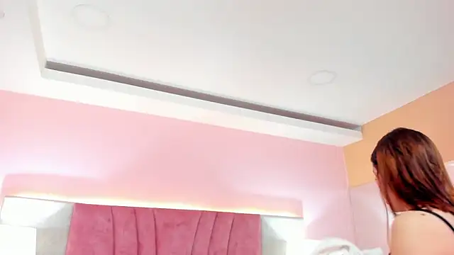 Snapshot of SophiaLaurens chatting on 02/05/25, 12:06 SophiaLaurens online show from 02/05/25, 12:06