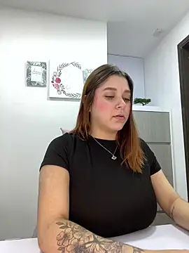 Snapshot of SophiaLaurens chatting on 03/21/25, 06:05 SophiaLaurens online show from 03/21/25, 06:05