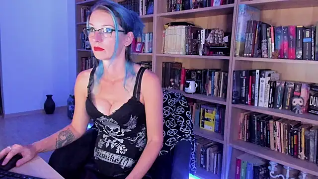 Queen of Hearts1 online show from 09/10/25, 07:47