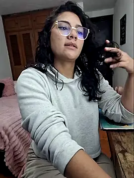 Thaliacooper  online show from 09/15/25, 12:21