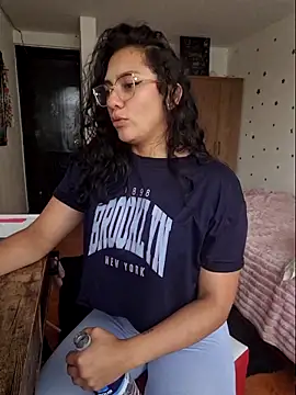 Thaliacooper  online show from 11/19/25, 05:57