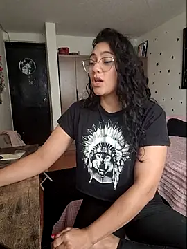 Thaliacooper  online show from 04/10/26, 06:23