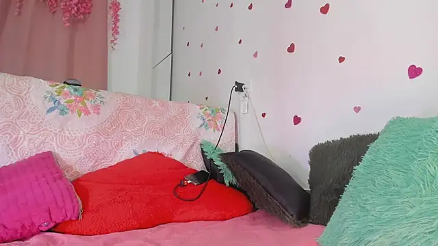 Snapshot of msschloee_ chatting on 02/13/26, 01:56 msschloee online show from 02/13/26, 01:56