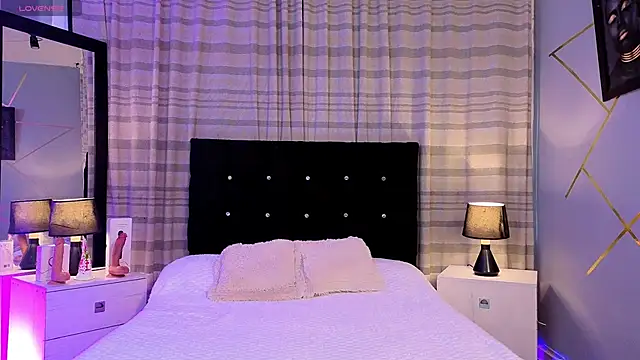 Megan Do Santos online show from 12/03/25, 08:18