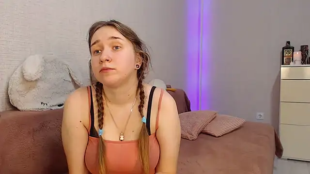 lovely hayley online show from 01/03/25, 09:47