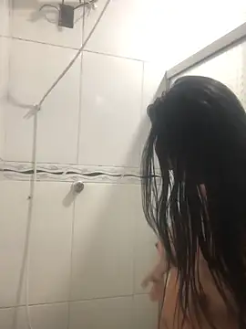 Snapshot of bellinii07 chatting on 09/29/25, 08:46 bellinii07 online show from 09/29/25, 08:46