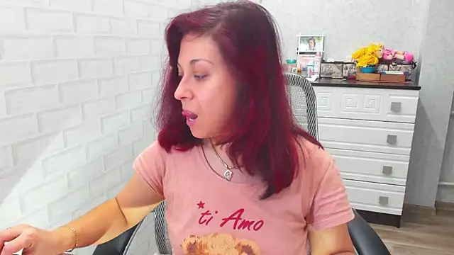 Snapshot of TeasyLana chatting on 12/03/24, 05:31 TeasyLana online show from 12/03/24, 05:31