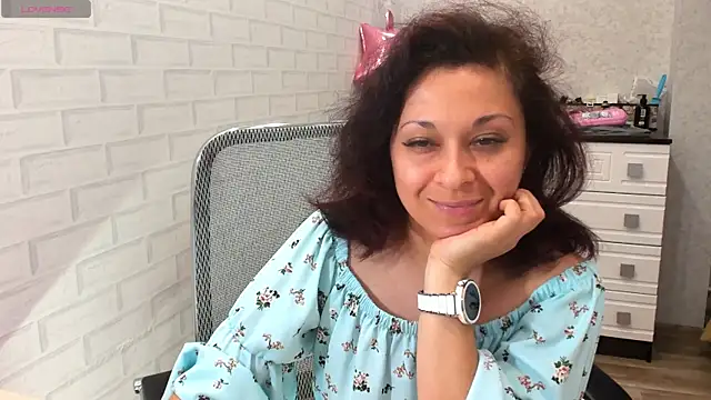 Snapshot of TeasyLana chatting on 05/21/26, 04:52 TeasyLana online show from 05/21/26, 04:52